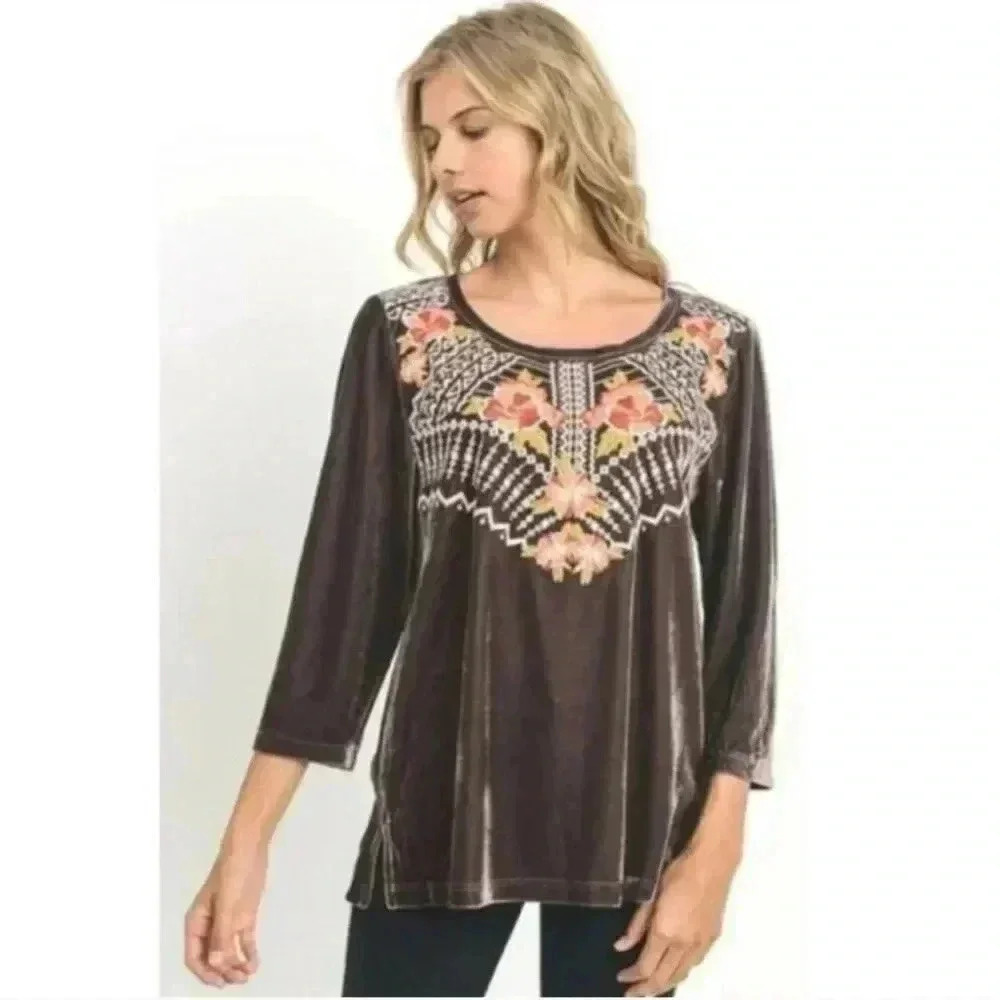 Jodifl | Velvet Top with Embroidery, 3/4 Sleeve